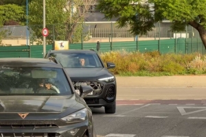 西媒：孔德抵达巴萨训练基地，参加球队季前备战